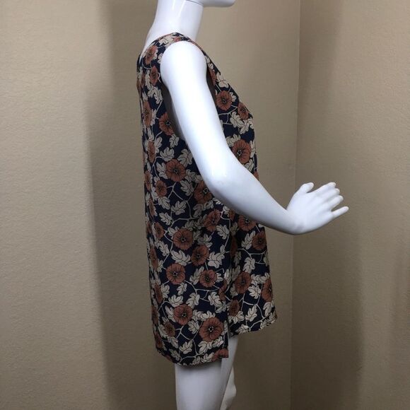 Pleione Crepe V-Neck Tank (A6) - Picture 3 of 5